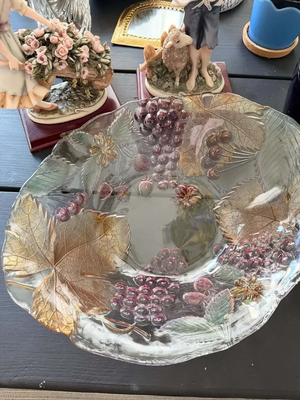 Savoir Vivre Mikasa Chablis Crystal Embossed Fruit and Leaf Glass Serving Bowl